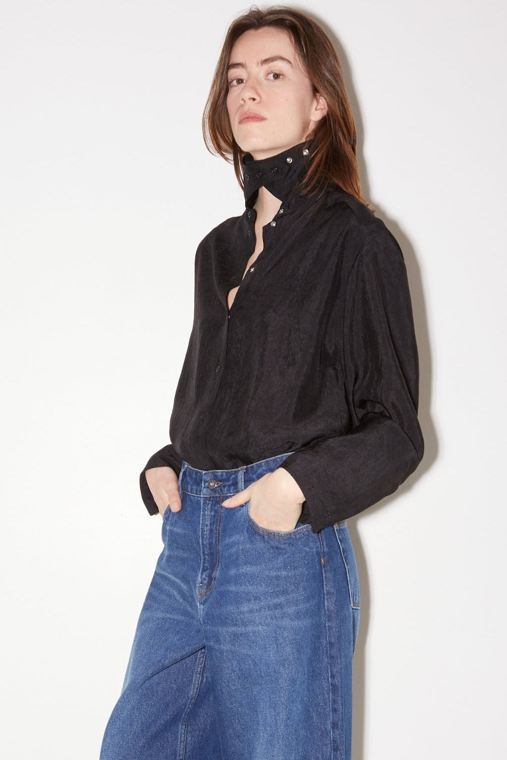 CHEMISE ALLY EN SATIN D'ACÉTATE CHARBON - ROSEANNA