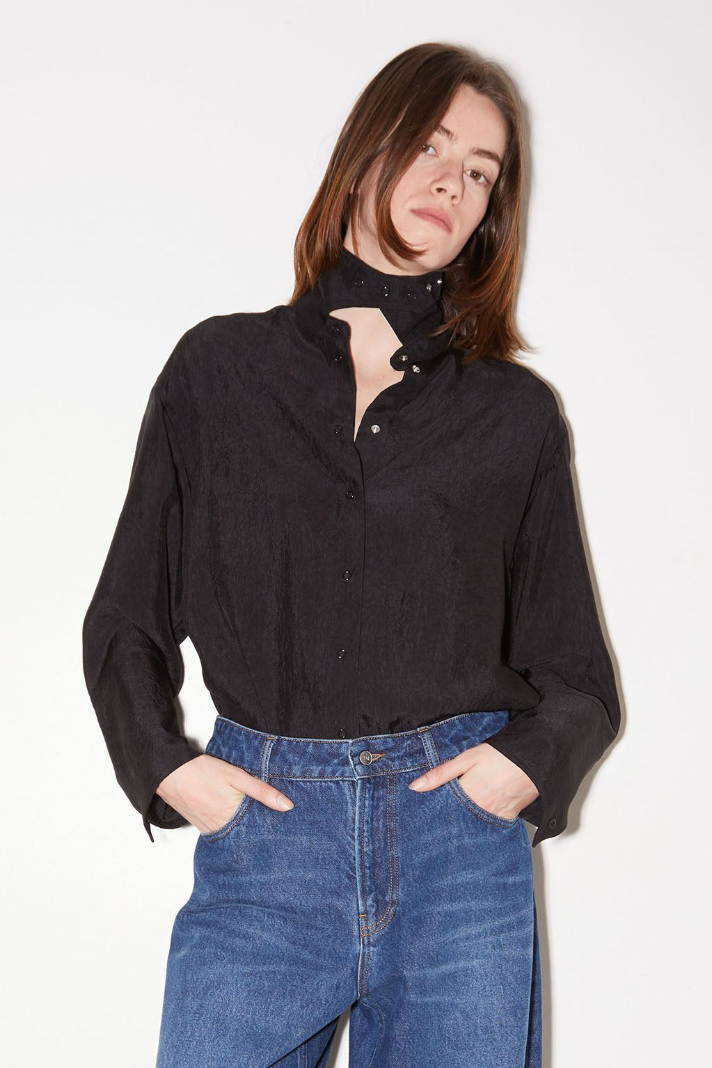 CHEMISE ALLY EN SATIN D'ACÉTATE CHARBON - ROSEANNA