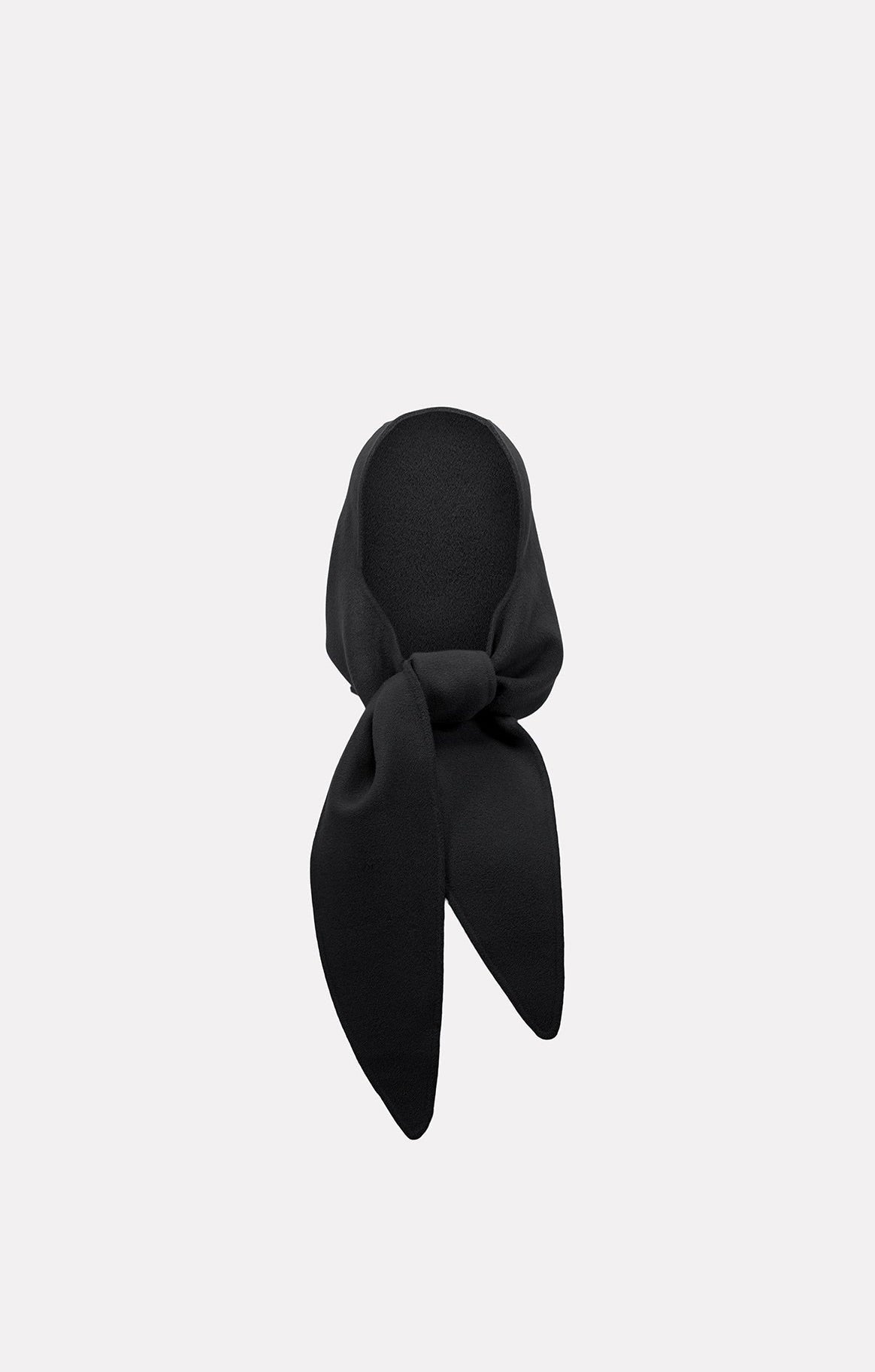 BLACK WOOL MAGNUM STYLING