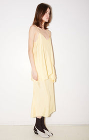 JUPE MIDI ROSIE EN SATIN D'ACÉTATE JAUNE - ROSEANNA