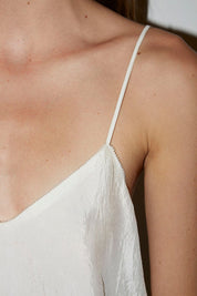 TOP À BRETELLES LATTE EN SATIN D'ACÉTATE IVOIRE - ROSEANNA